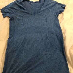 Soft like new lulu shirt sleeve